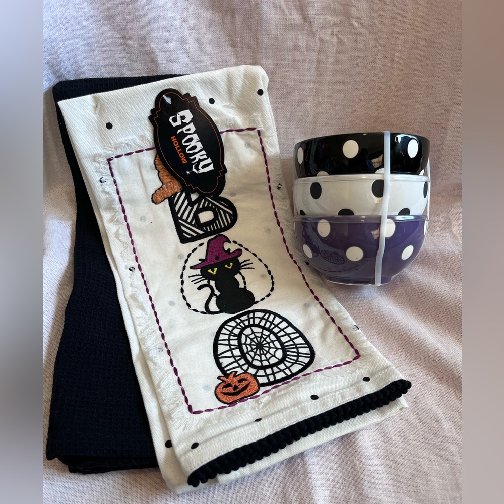 Signature Ceramic Halloween Bowl and Towel Bundle.